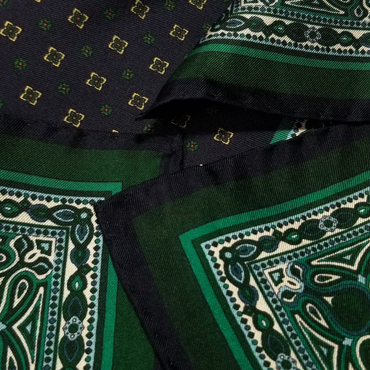 17" Green / Navy Blue Geometric Silk Twill Pocket Square
